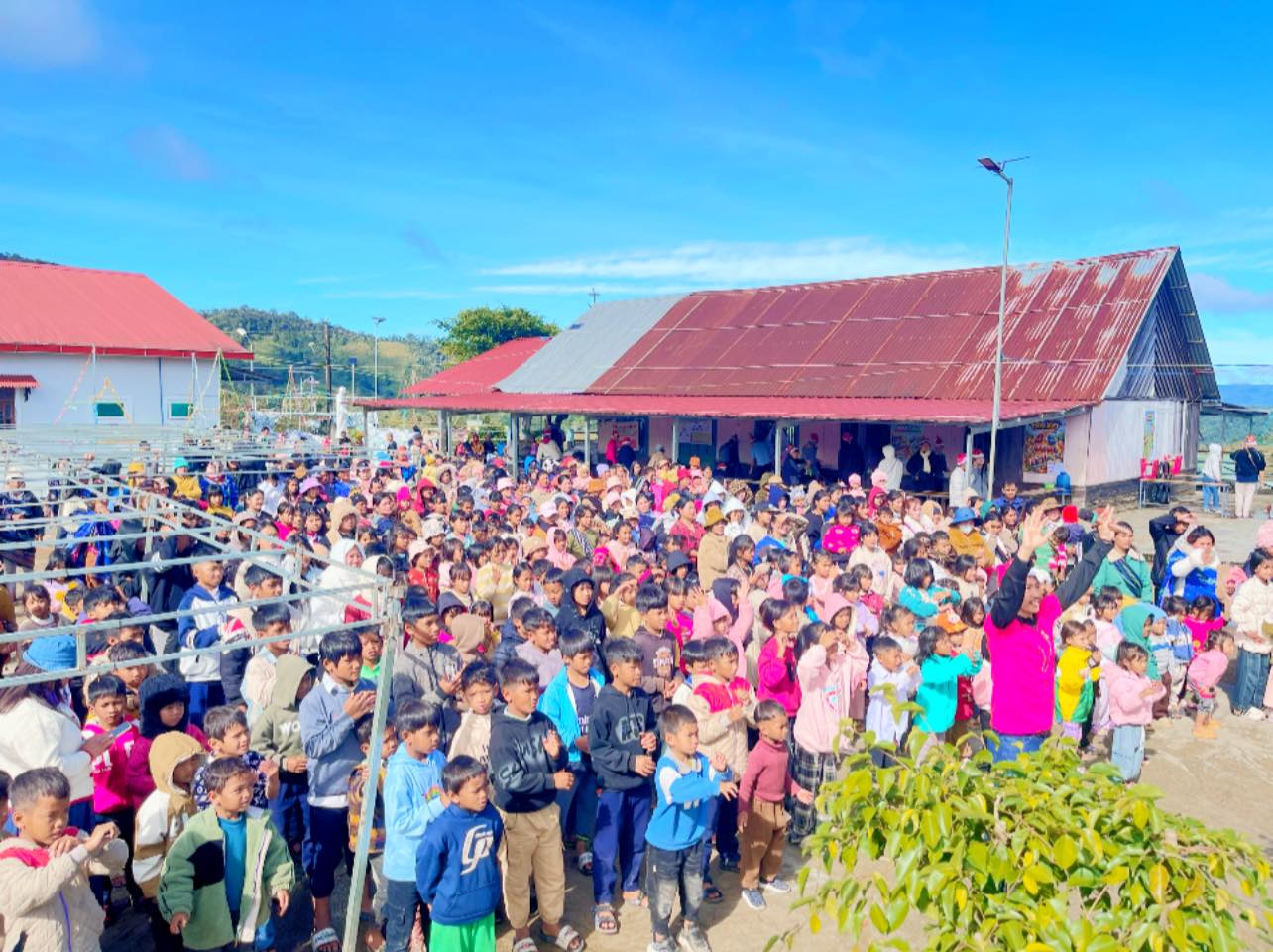 ROGATE- Yêu thương được trao đi – Hy vọng được nhen lên